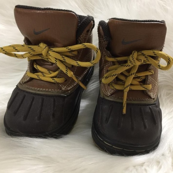 Nike Other - Boys Nike Woodsides Boots US 6C